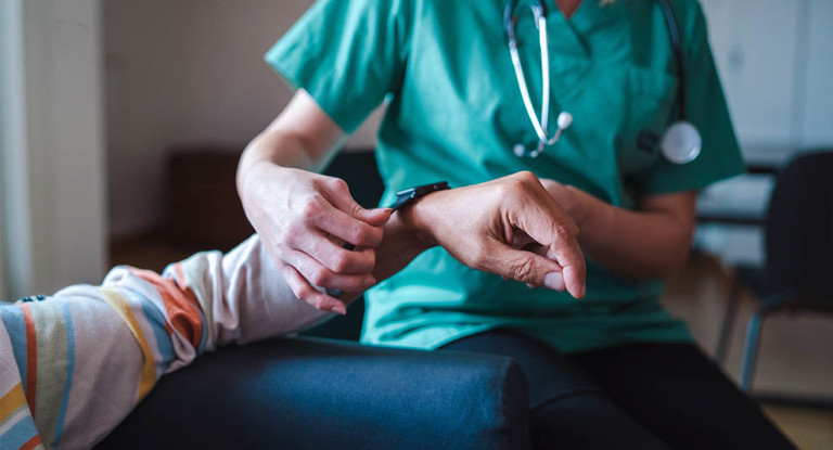 Technologies et maladies chroniques : comment les outils connectés changent la donne !